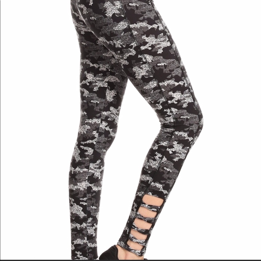 Black & white camo leggings